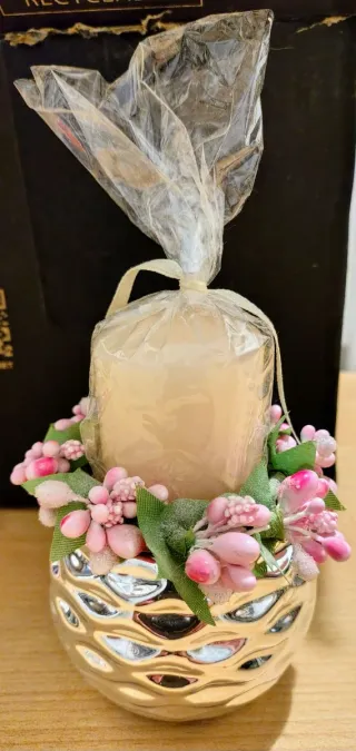 Portacandele decorativo con fiori rosa