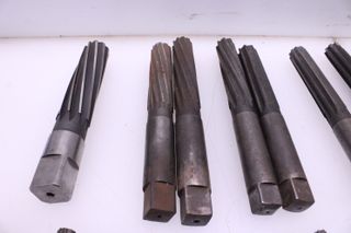 Juego 82ud. Escariadores y Machos de roscar