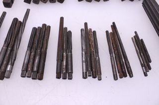 Juego 82ud. Escariadores y Machos de roscar