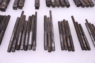 Juego 82ud. Escariadores y Machos de roscar