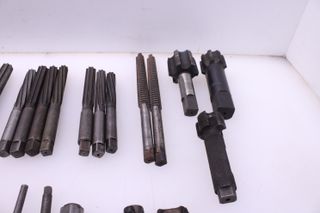 Juego 82ud. Escariadores y Machos de roscar