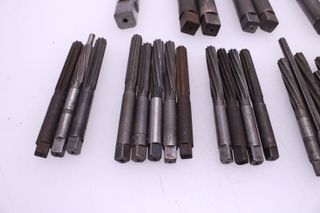 Juego 82ud. Escariadores y Machos de roscar