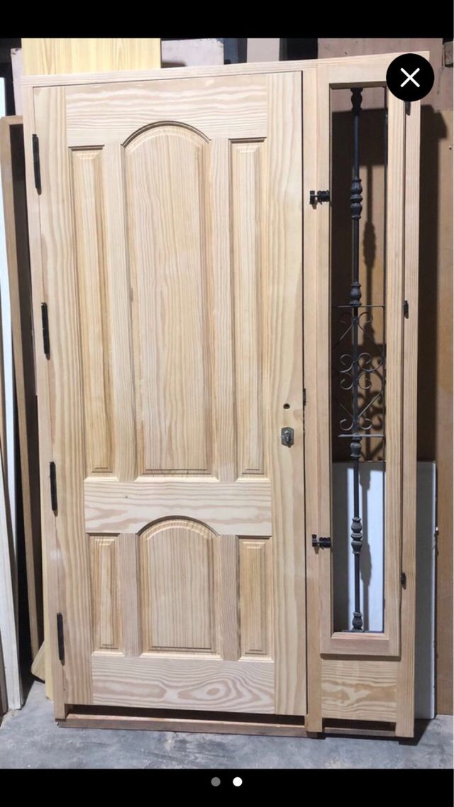 Puerta de calle madera con reja