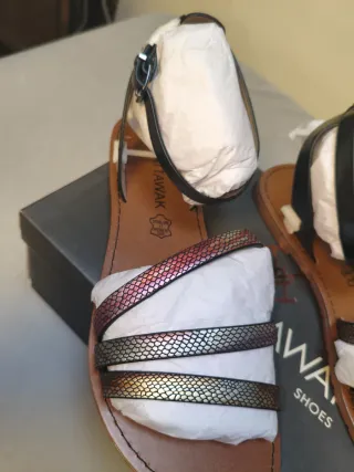 Sandalias planas con tiras multicolor