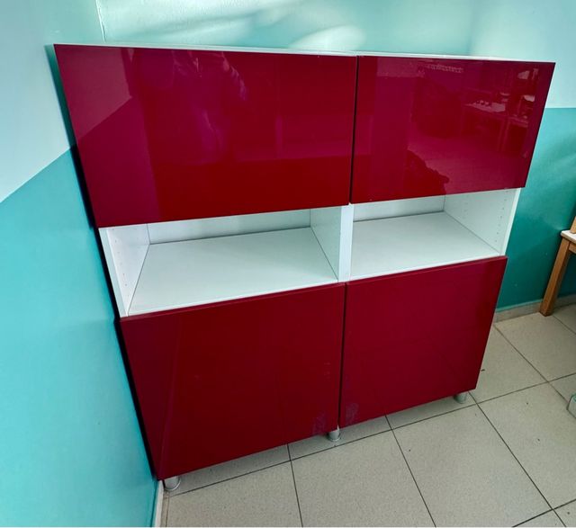 Mueble de doble puerta con baldas