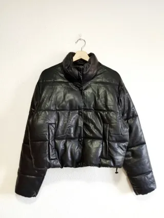 Chaqueta corta acolchada Zara negra