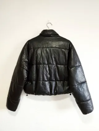 Chaqueta corta acolchada Zara negra