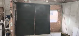 Puerta cochera hierro con marco