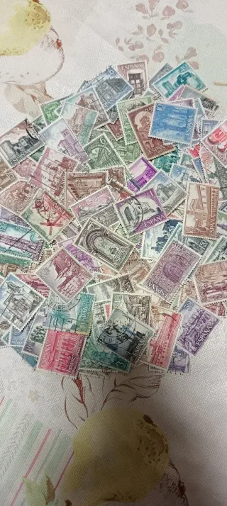 180 Sellos España Monumentos. La mayoría usados