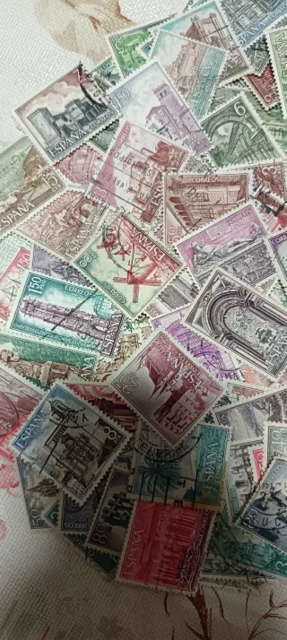 180 Sellos España Monumentos. La mayoría usados