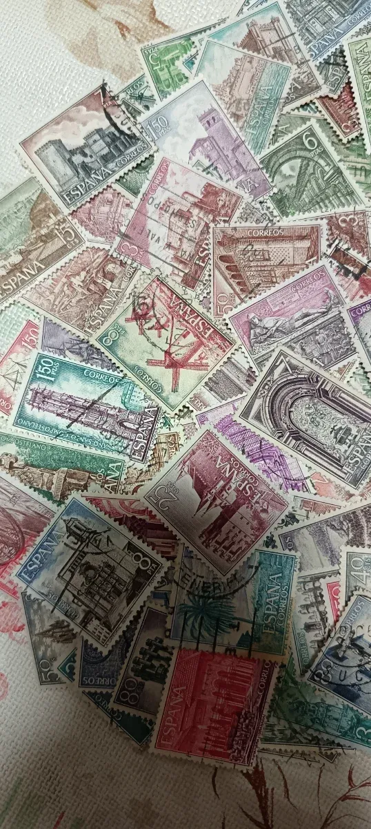 180 Sellos España Monumentos. La mayoría usados