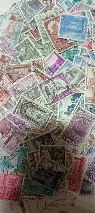 180 Sellos España Monumentos. La mayoría usados