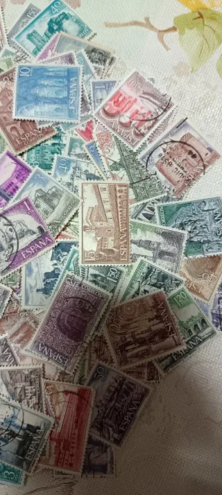 180 Sellos España Monumentos. La mayoría usados