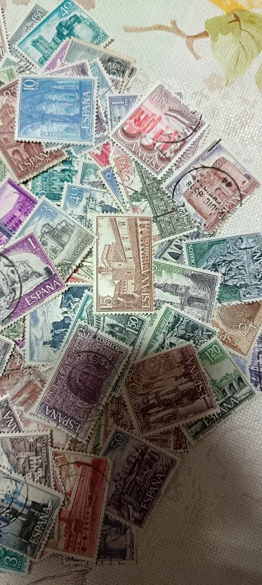 180 Sellos España Monumentos. La mayoría usados