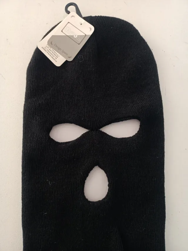 Pasamontañas negro 3 agujeros