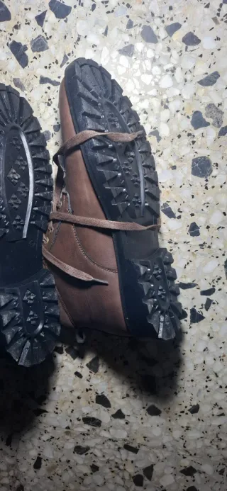 Botas de cuero marrones