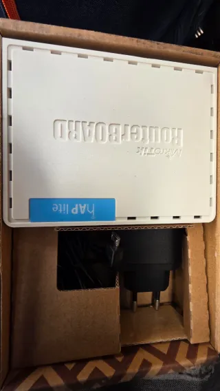 MikroTik RouterBOARD hAP lite