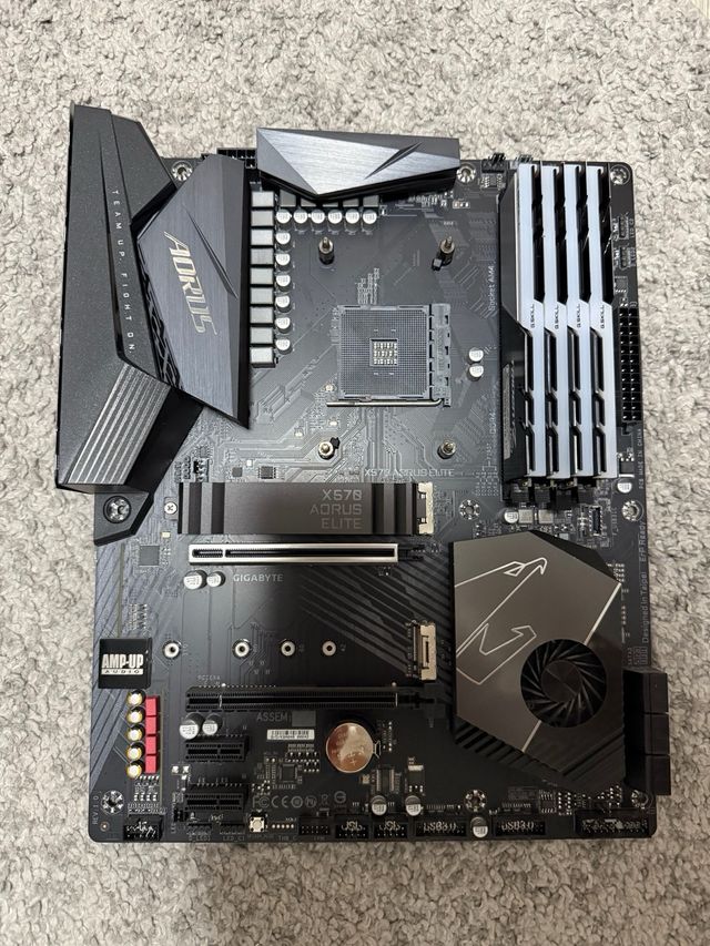 Placa Base Gigabyte X570 Aorus Elite