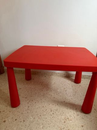 Mesa infantil Ikea roja