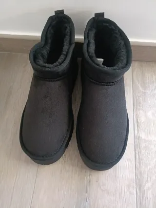 Stivaletti neri foderati in pelliccia