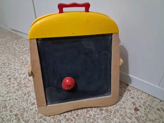 Pizarra infantil con marco de madera