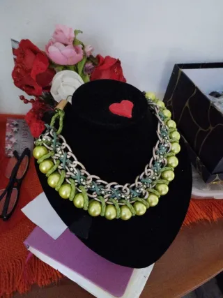 Girocollo verde e dorato