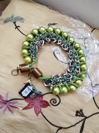 Girocollo verde e dorato