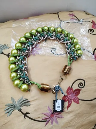 Girocollo verde e dorato