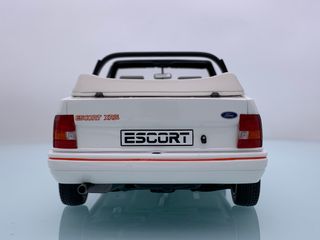 1:18 Ford Escort Mk4 XR3i Cabriolé año 1986 OT398