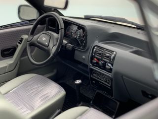 1:18 Ford Escort Mk4 XR3i Cabriolé año 1986 OT398