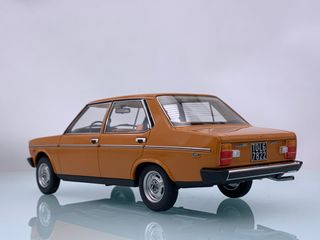 1:18 Fiat 131 Mirafiori Especial 1600 Naranja 1974