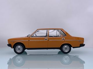 1:18 Fiat 131 Mirafiori Especial 1600 Naranja 1974