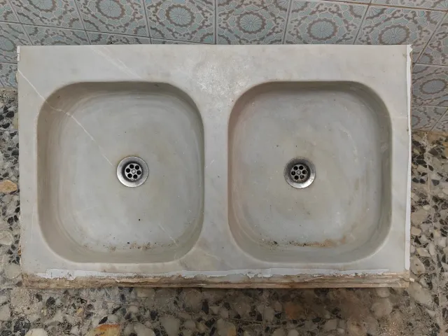 Fregadero doble de mármol