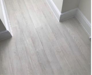 Instalación Tarimas y Suelos Vinílicos