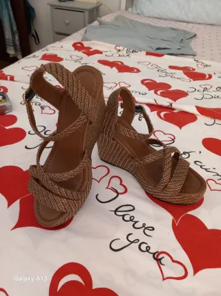 Sandali donna con zeppa marrone