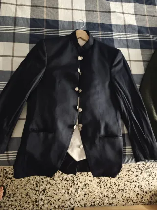 Traje de novio azul marino