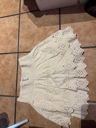 Falda Zara blanca bordada