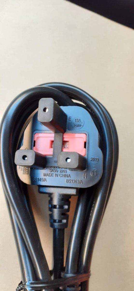 Adaptador Enchufe Inglés SHENG