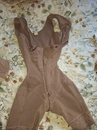 Faja de compresión beige. Talla XS