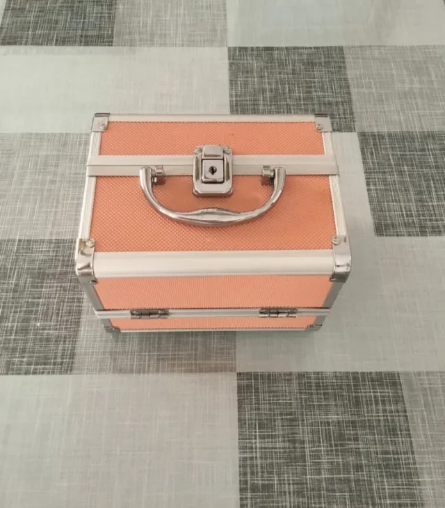 Maletín maquillaje rosa y plateado