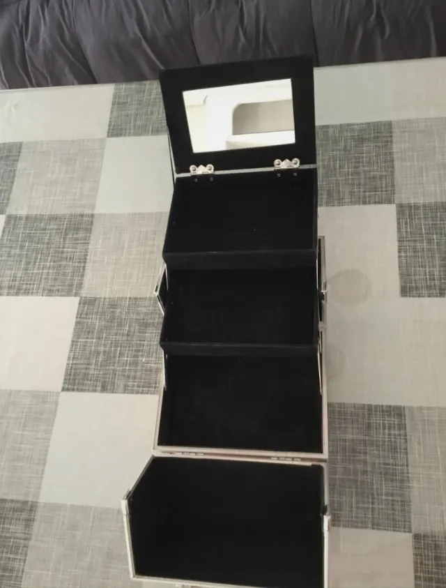 Maletín maquillaje rosa y plateado