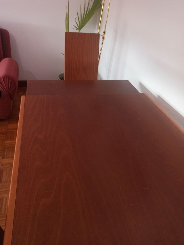 Mesa extensible de madera rectangular