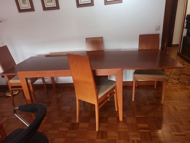 Mesa extensible de madera rectangular