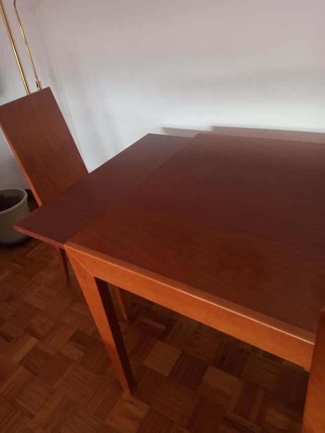 Mesa extensible de madera rectangular