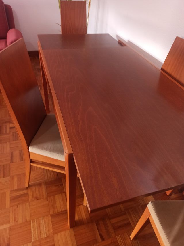 Mesa extensible de madera rectangular