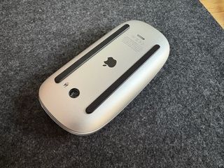 Apple Magic Mouse + cable + adaptador