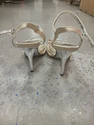 Scarpe eleganti con strass