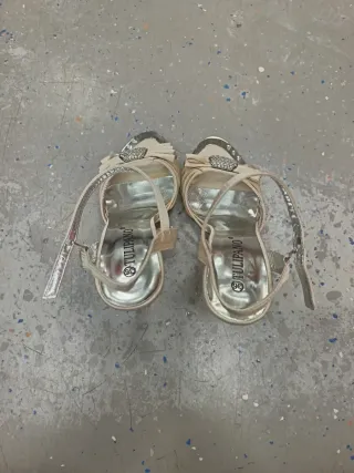 Scarpe eleganti con strass