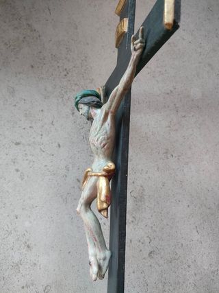 Antico crocifisso in legno