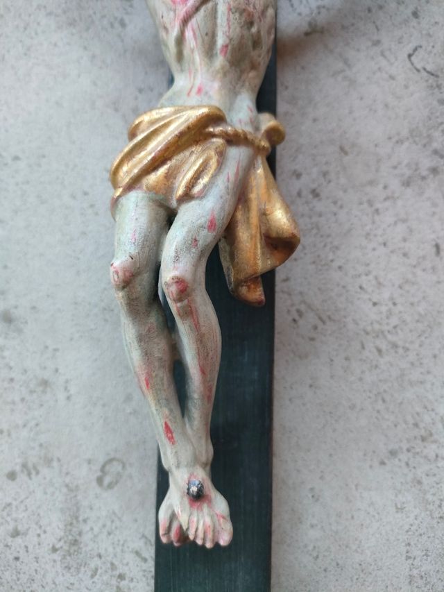 Antico crocifisso in legno